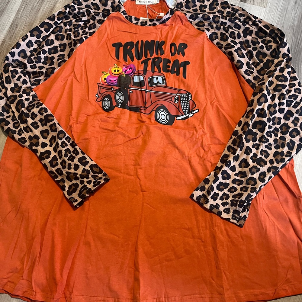 NWT Ladies Halloween Shirt